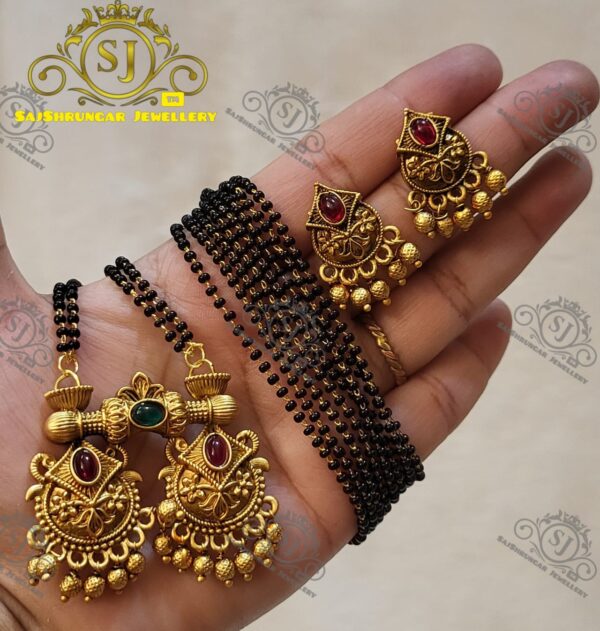 #sajshrungarjewellery#श्रृगारज्वेलरी #festival #dagine #daimaond set #americandiamond #adset #motiset #tanmani#chichpeti #tanmani #pearljewelleryset #mattvati #bajuband #choker #armlet#mangalsutra#maharashtrachae #traditional #jewellery #maharashtrian #dagine #bangdya #bangles #bangle #traditional #marathi # oxidisedms #silverms#tanmani #kashibai #bugadi #bride #marathmol #design #hipbelt #kamberpatt#marathmole #saaj #mangalsutra #belpan #chinchpeti #tanmani #puneri #putalihar #mohanmal #bormala #vajratik #vajrateek # Thanks 